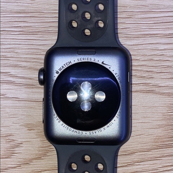 Nike Apple Watch Series 3 42mm - Picture 3 of 5